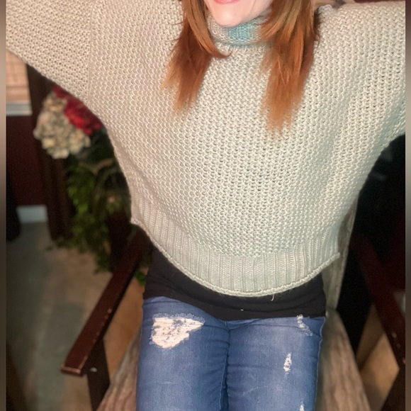 H&M Sz Sm crocheted light aqua oversized sweater! Super cute find for fall 🤩 - Picture 5 of 7